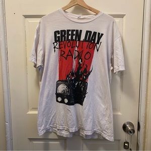 Green Day Revolution Radio band tee